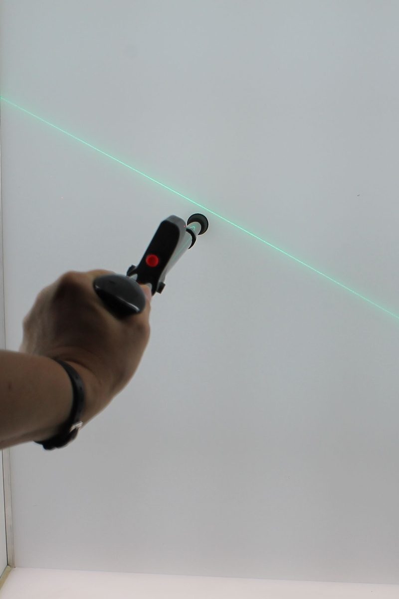 Canne réglable en carbone avec dispositif laser
